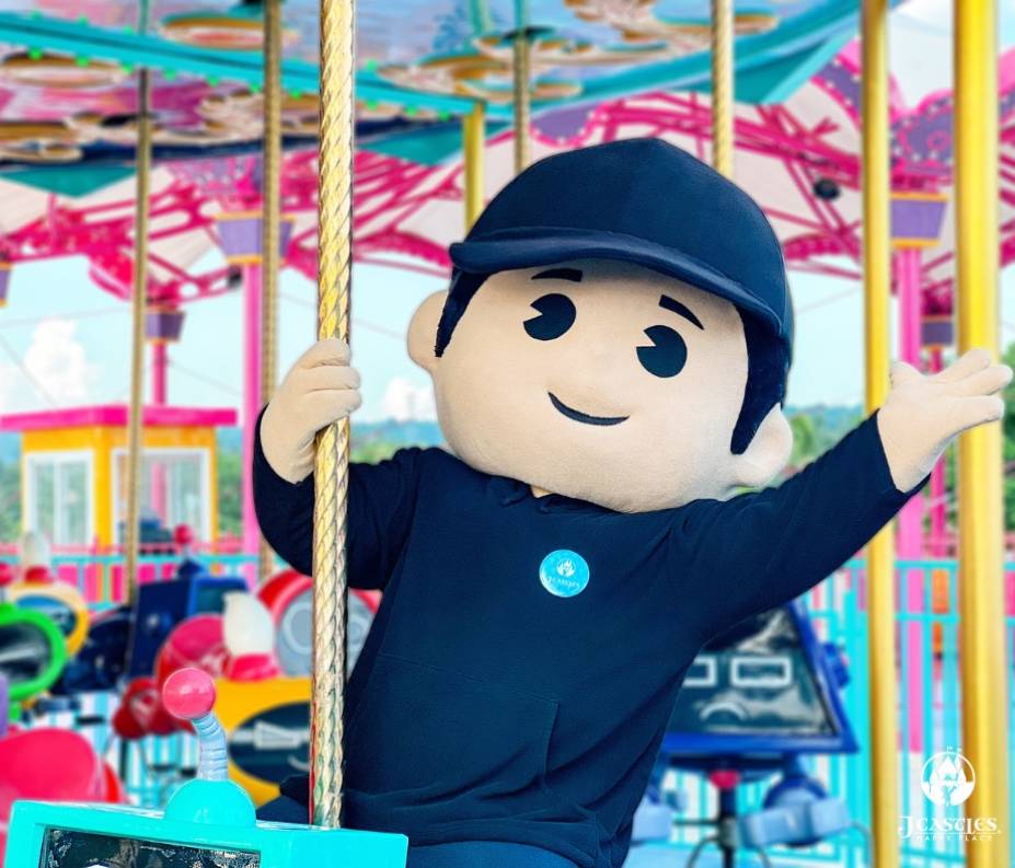 J & Friends Double-Decker Carousel